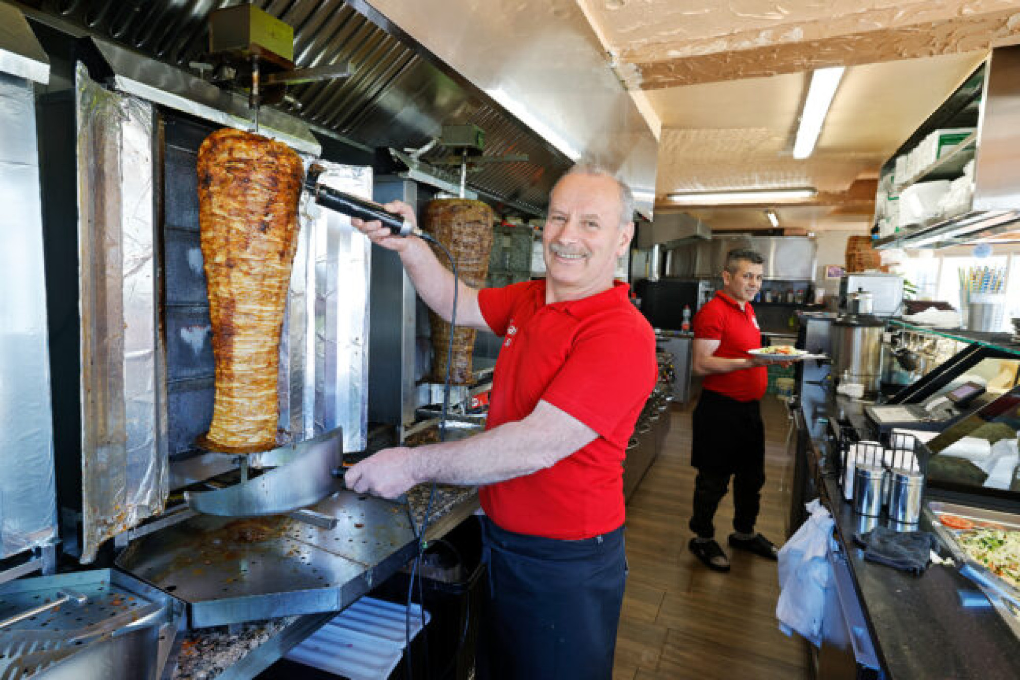 22.04.2026 Oer Erkenschwick Haci Yeginer betreibt eine Eisdiele und Dönerbude am Berliner Platz foto: copyright marco stepniak - mobil +49 171-2771906 marco@stepniak-bild.de